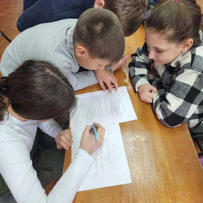 Познавательно-игровая программа  «ПДД - нужно знать»