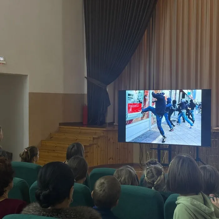 «Твоя уличная компания»
