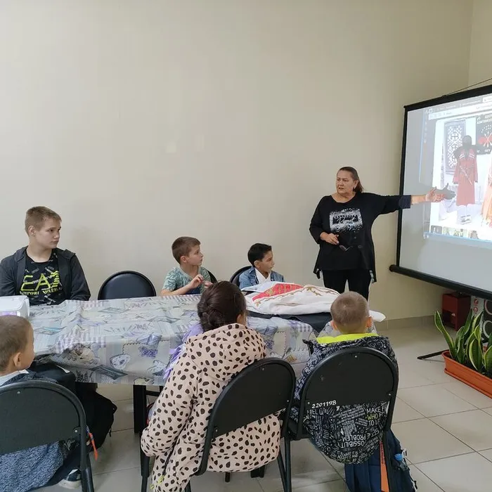 "Национальный костюм адыгов".
