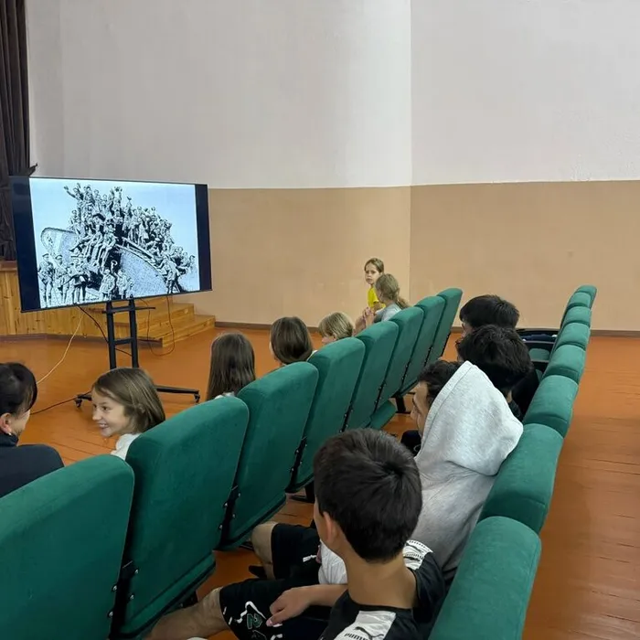 Кинопоказ приуроченный к Дню окончания Первой мировой войны .
