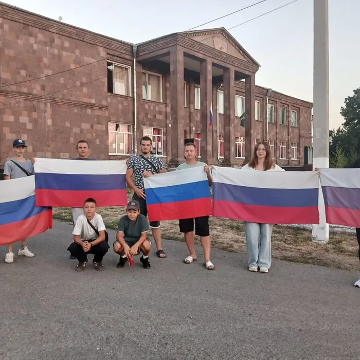 «Под флагом России»