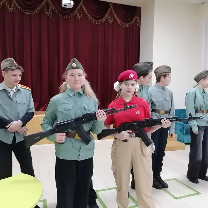 «Юная армия страны»
