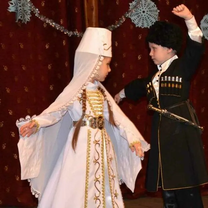 «Бытовой адыгский национальный костюм».